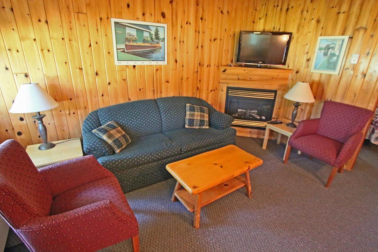 Colonial Bay Motel And Cottages Huntsville Buitenkant foto