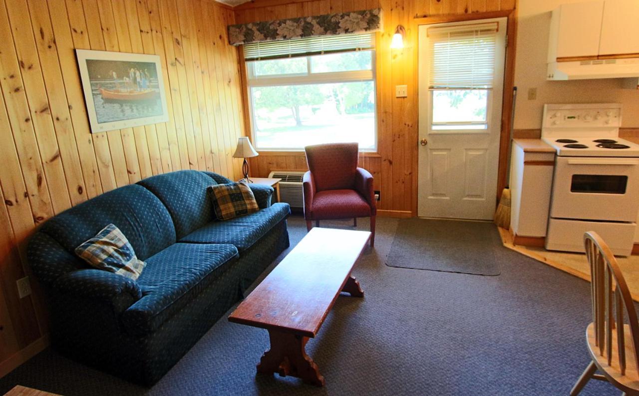 Colonial Bay Motel And Cottages Huntsville Buitenkant foto