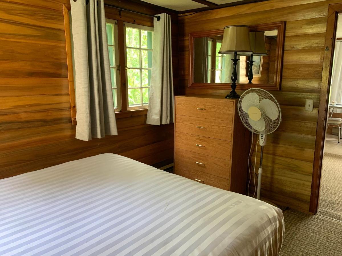 Colonial Bay Motel And Cottages Huntsville Buitenkant foto