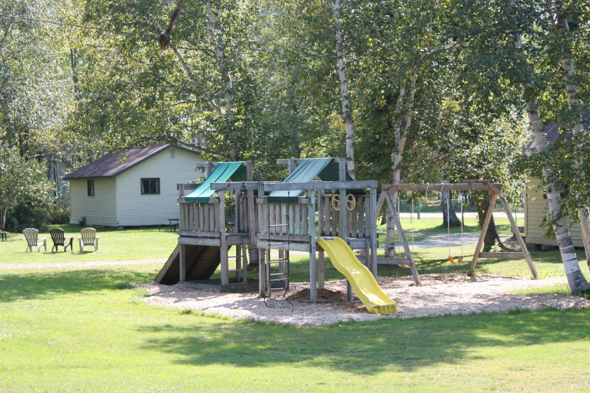 Colonial Bay Motel And Cottages Huntsville Buitenkant foto