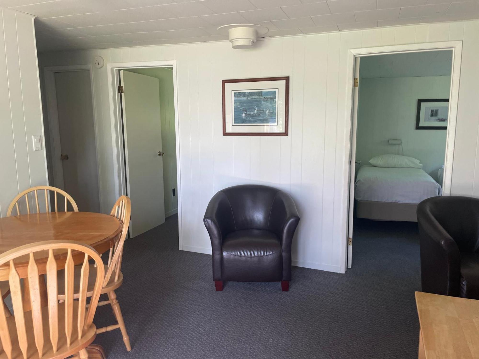 Colonial Bay Motel And Cottages Huntsville Buitenkant foto