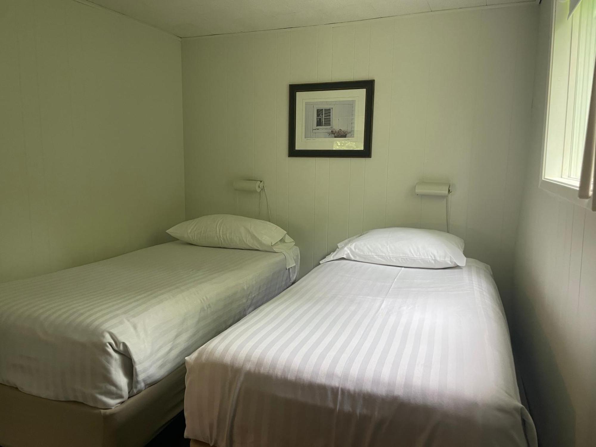Colonial Bay Motel And Cottages Huntsville Buitenkant foto