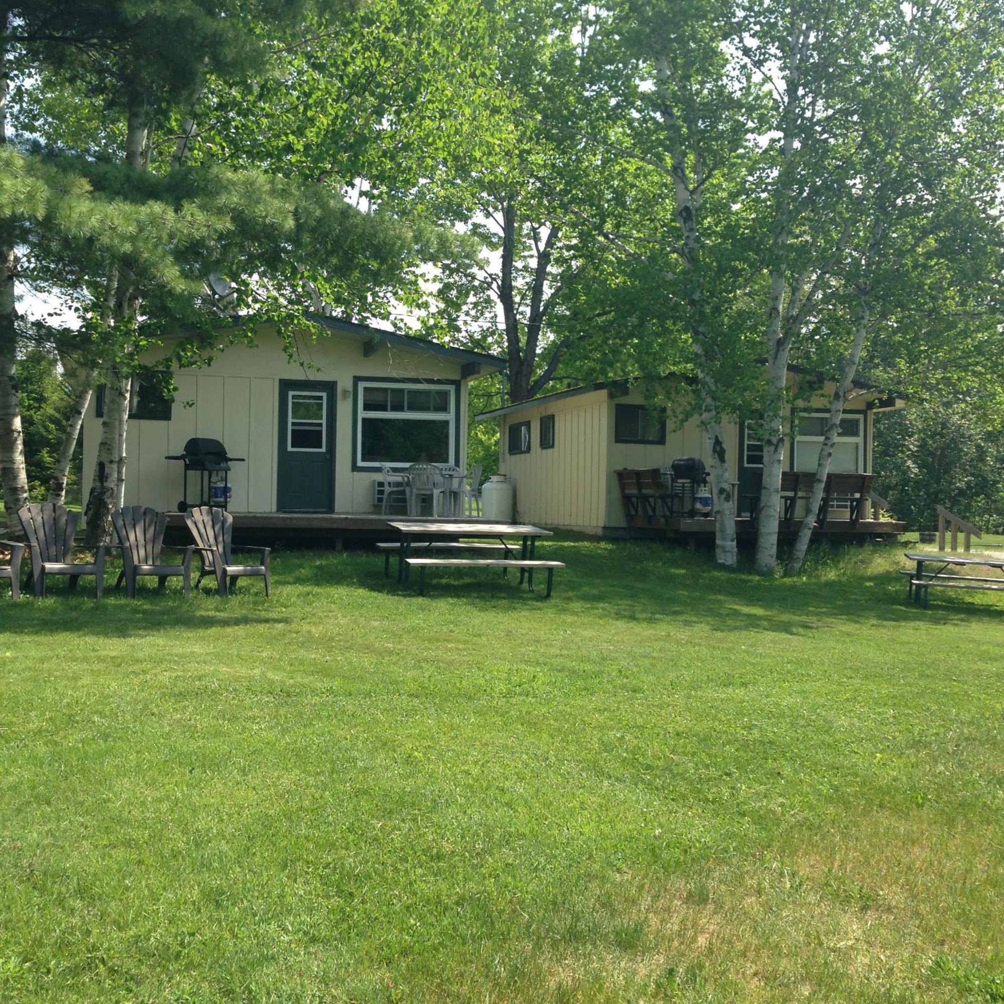 Colonial Bay Motel And Cottages Huntsville Buitenkant foto